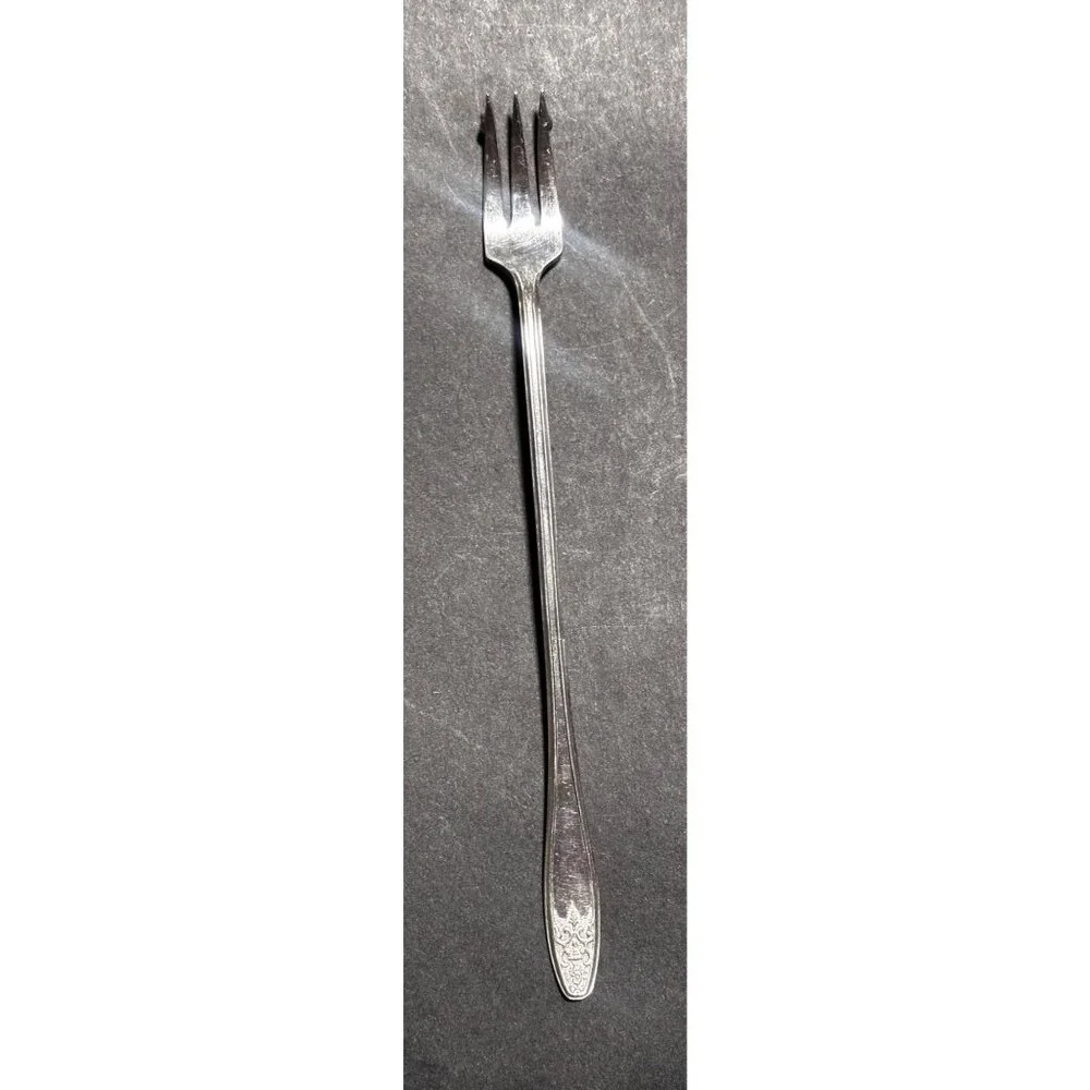 Wm Rogers Lady Doris Silver Plate Pickle Olive Fork Ornate Floral Vintage1930s